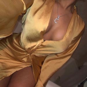 Sugar Land Saint dress ( Fashion Nova)💛⭐️